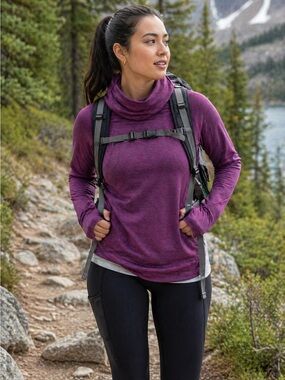 SUGOI Heathered Magenta Athletic Pullover Size M Running Thumbhole Top Outdoor